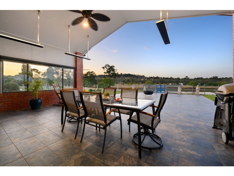 52 Himalaya Drive, Table Top NSW 2640