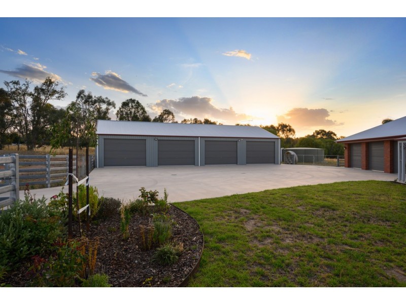 52 Himalaya Drive, Table Top NSW 2640