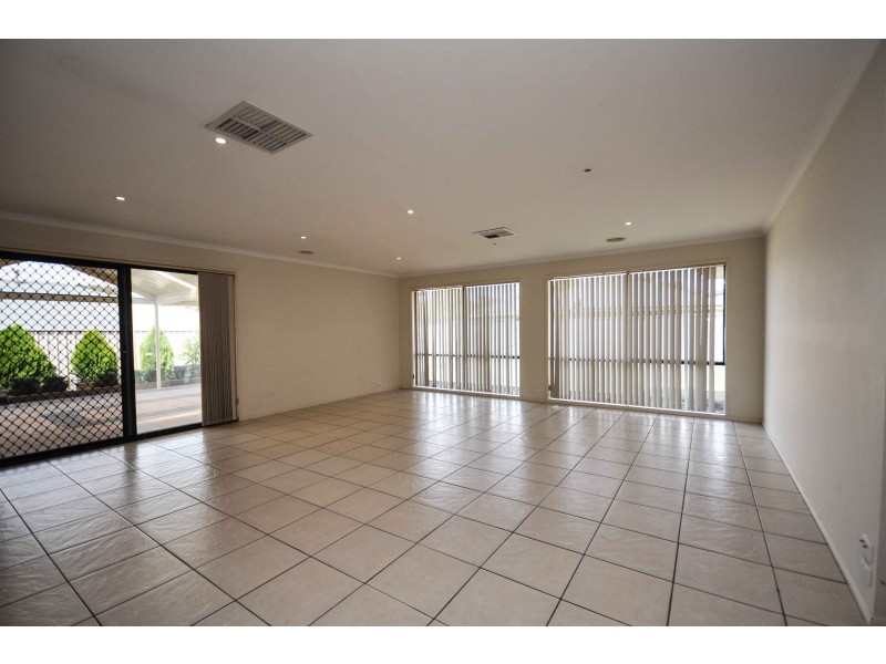 6 Bisque Court, Wodonga VIC 3690