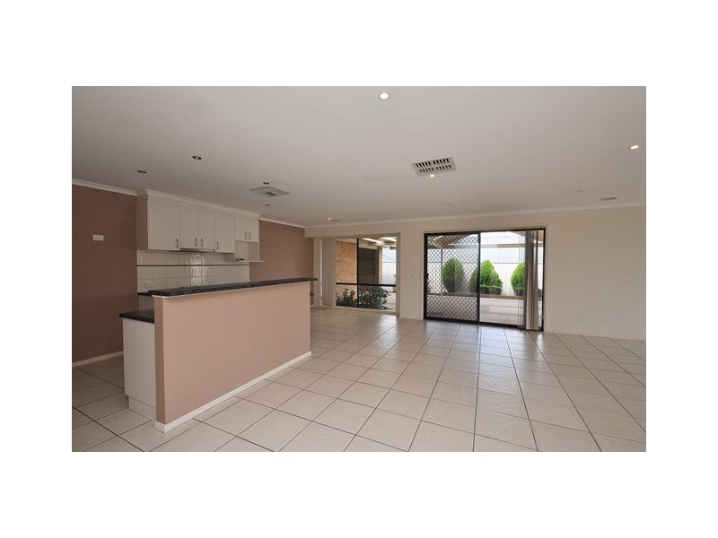 6 Bisque Court, Wodonga VIC 3690