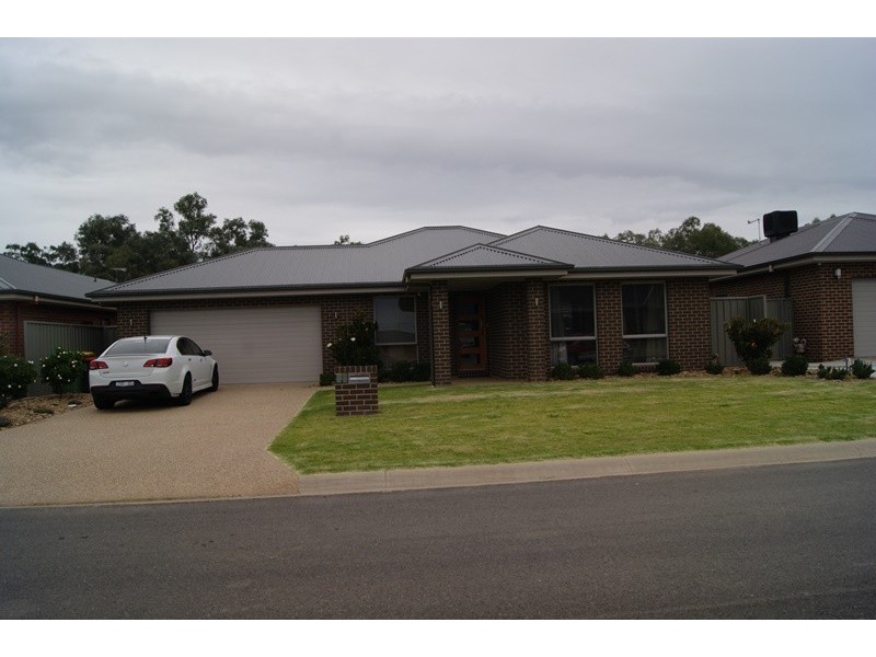 38 Oxford Drive, Thurgoona NSW 2640