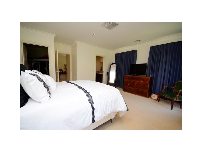 65 Hovell Street, Howlong NSW 2643
