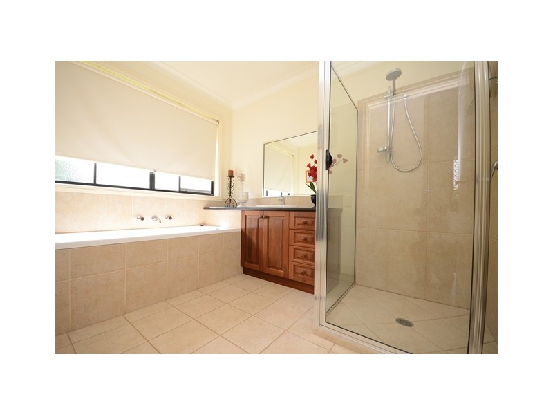 65 Hovell Street, Howlong NSW 2643