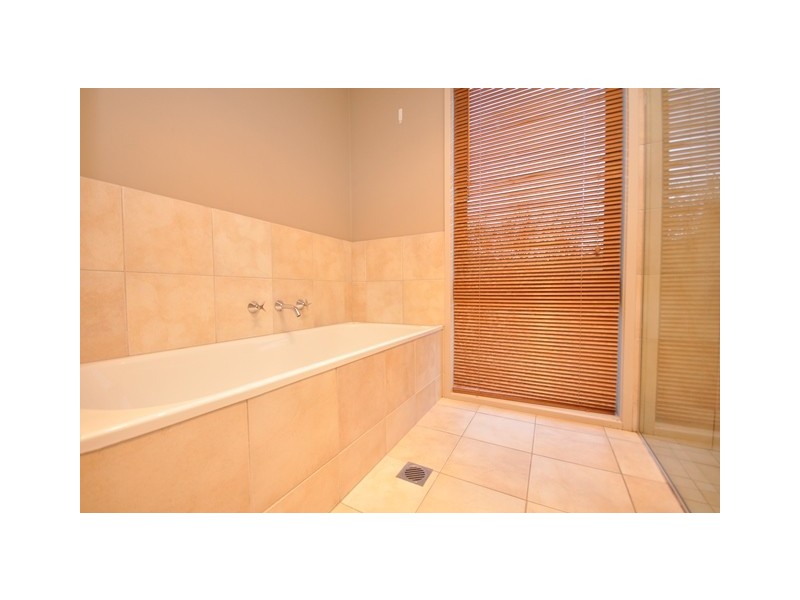 7 Carbine Court, West Albury NSW 2640