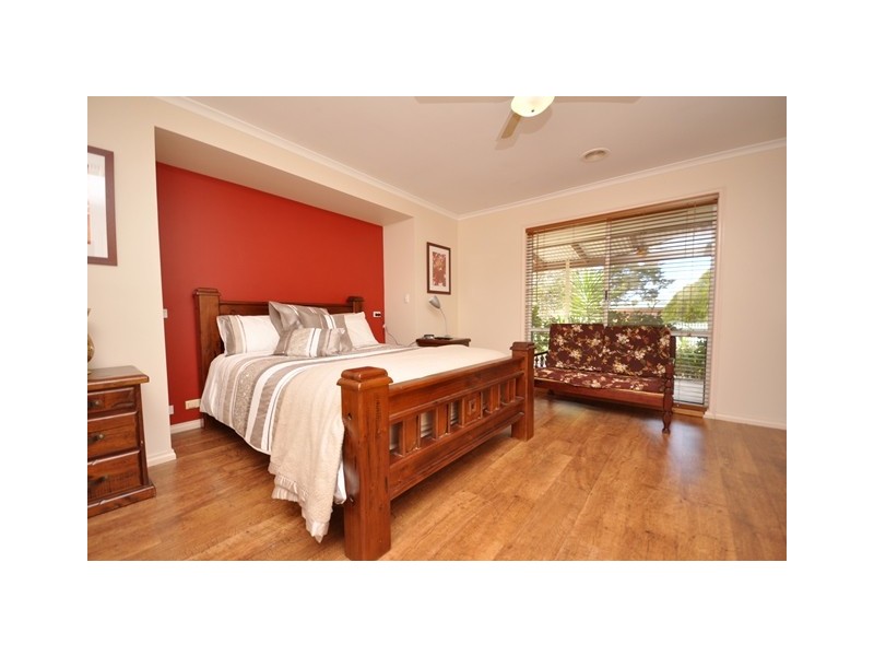 14 Victoria Street, Howlong NSW 2643