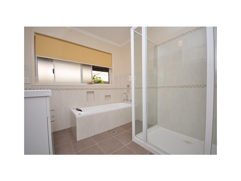 14 Victoria Street, Howlong NSW 2643