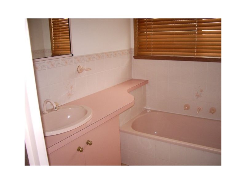 16 Hamilton Valley Court, Lavington NSW 2641