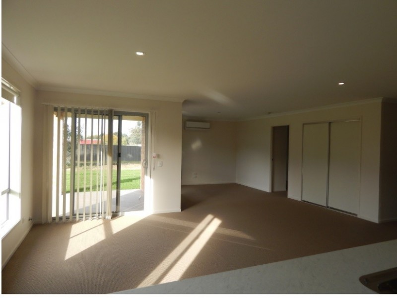 45 Gabrielle Court, Lavington NSW 2641