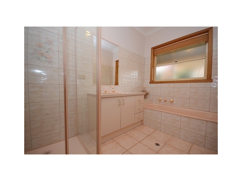 2 Glen Avon Terrace, Wodonga VIC 3690