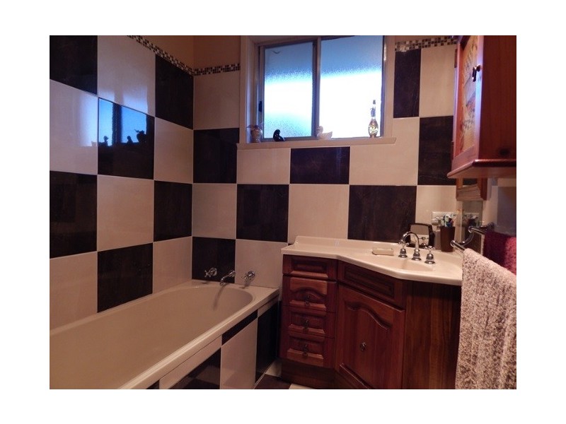 523 Kaitlers Road, Lavington NSW 2641