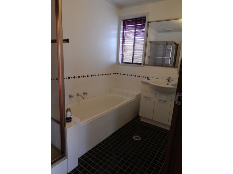 428 Reid Avenue, Lavington NSW 2641