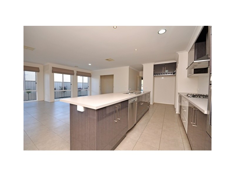 29 Clarendon Avenue, Wodonga VIC 3690