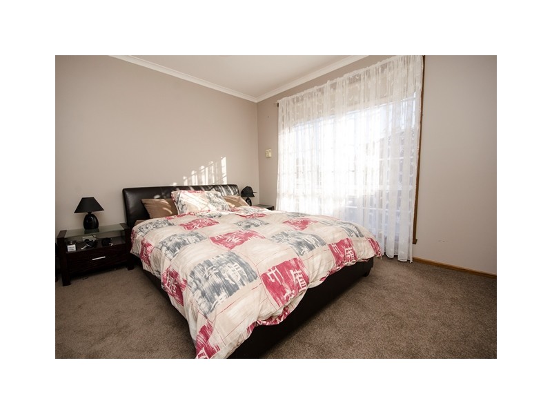 2/418 Ross Circuit, Lavington NSW 2641