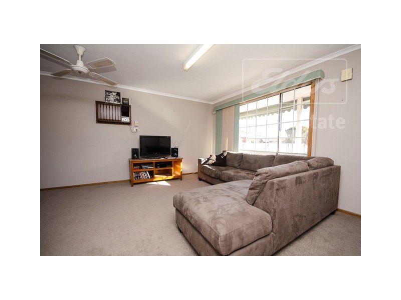 2/418 Ross Circuit, Lavington NSW 2641