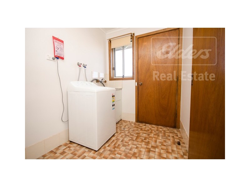 2/418 Ross Circuit, Lavington NSW 2641