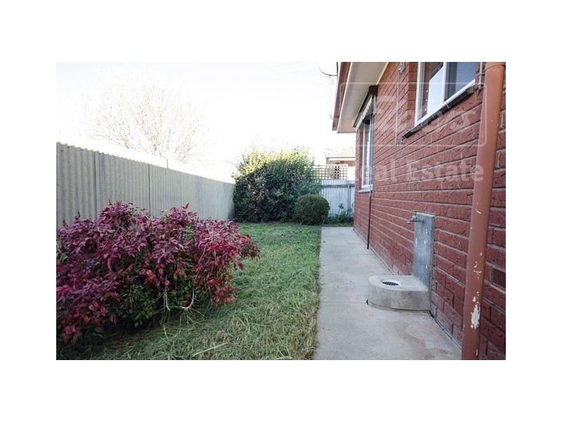 2/418 Ross Circuit, Lavington NSW 2641