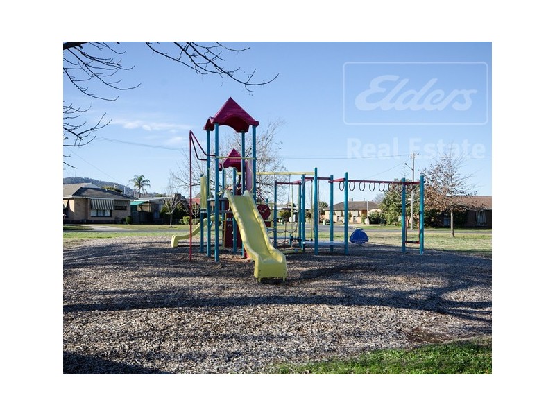 2/418 Ross Circuit, Lavington NSW 2641