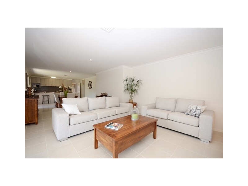 11 Riverside Boulevard, Killara VIC 3691