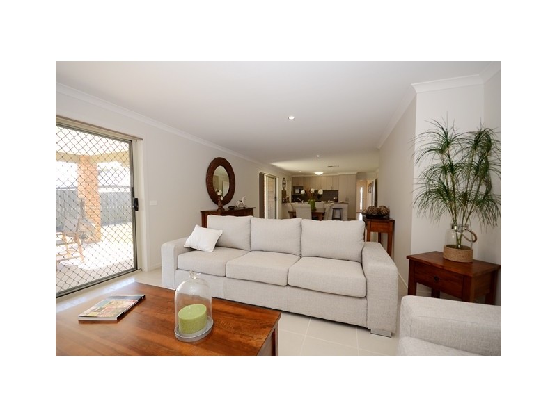 11 Riverside Boulevard, Killara VIC 3691