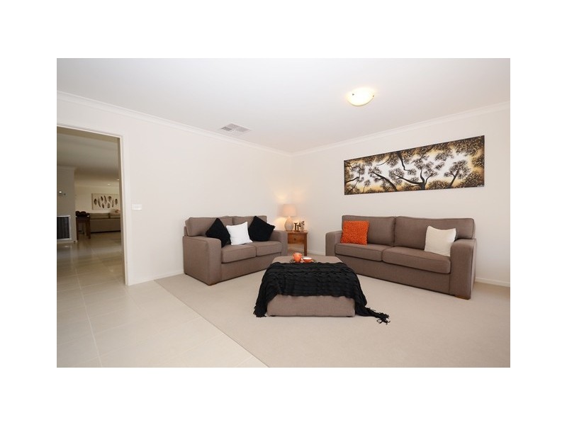 11 Riverside Boulevard, Killara VIC 3691