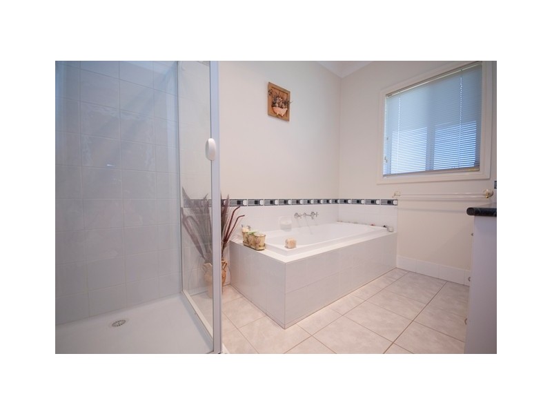 154 Kennedy Street, Howlong NSW 2643