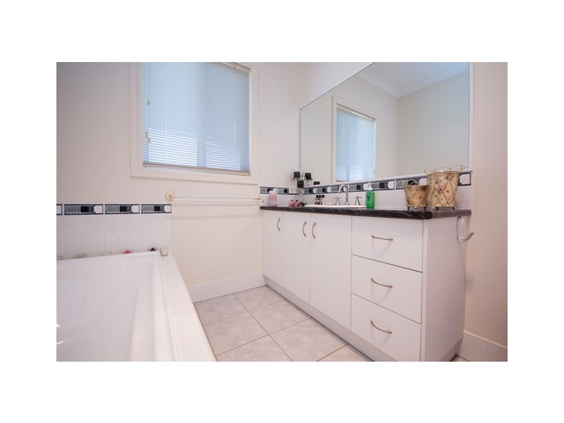 154 Kennedy Street, Howlong NSW 2643