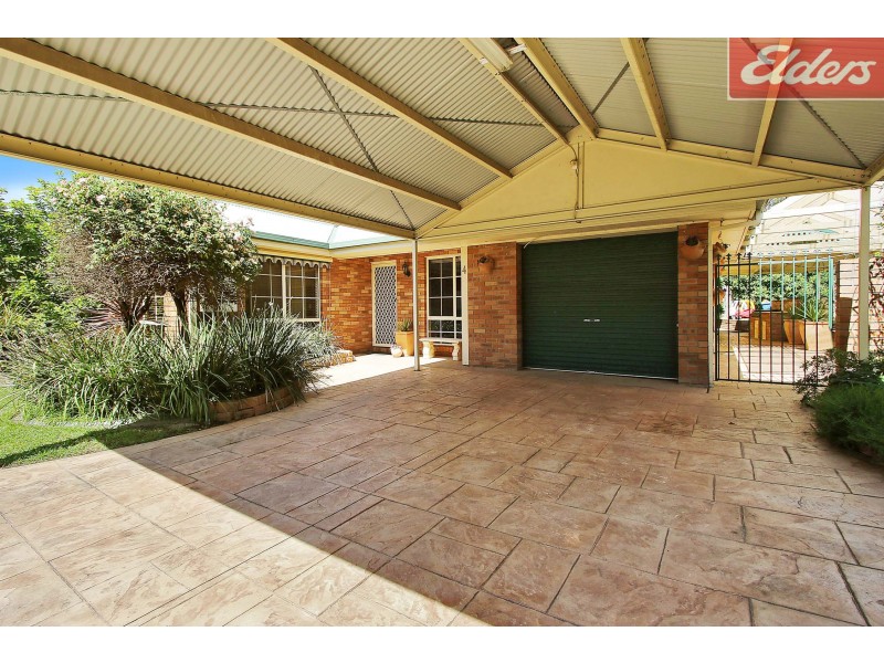 4 Gleneagles Court, Thurgoona NSW 2640