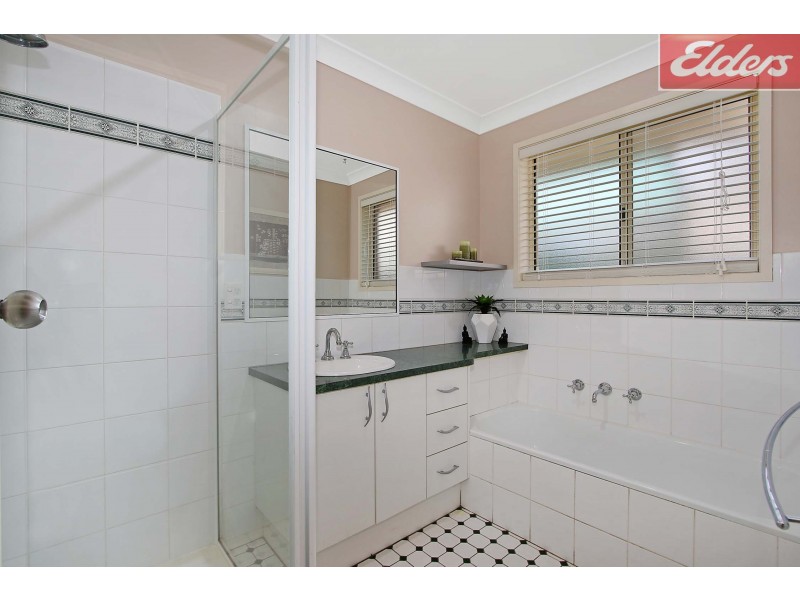 4 Gleneagles Court, Thurgoona NSW 2640