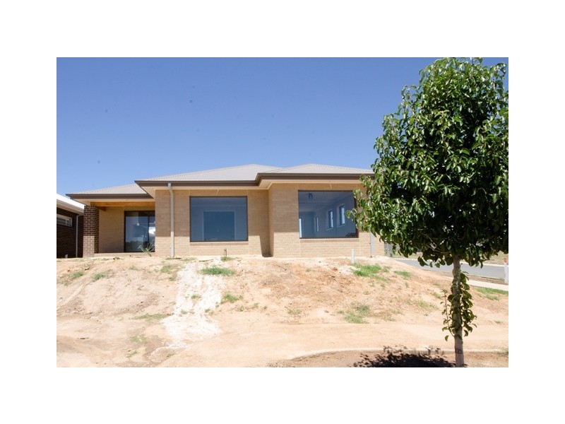 8 Cardiff Drive, Wodonga VIC 3690