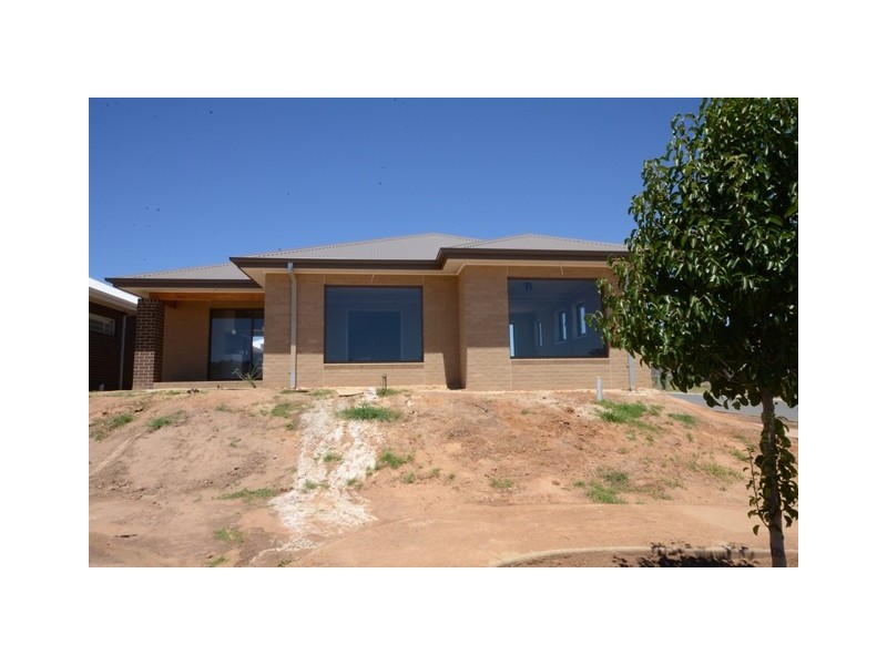 8 Cardiff Drive, Wodonga VIC 3690