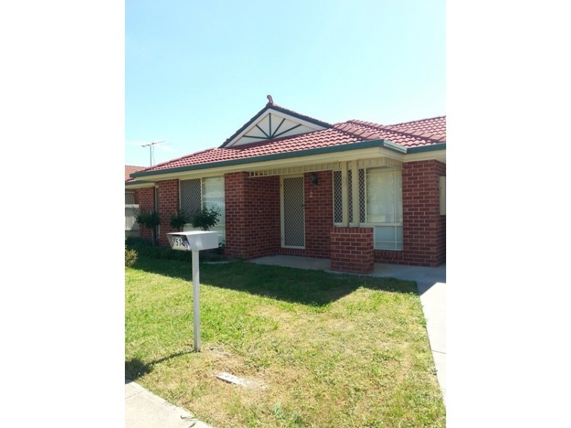 2/57 Kingfisher Drive, Wodonga VIC 3690