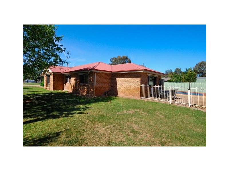 52 Victoria Street, Howlong NSW 2643