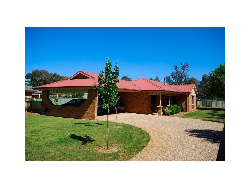52 Victoria Street, Howlong NSW 2643