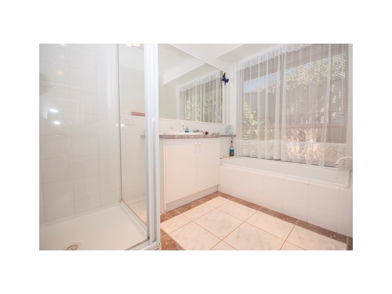 8 Helsingor Avenue, Wodonga VIC 3690