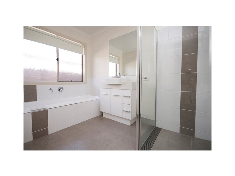 8 Weathers Place, Wodonga VIC 3690