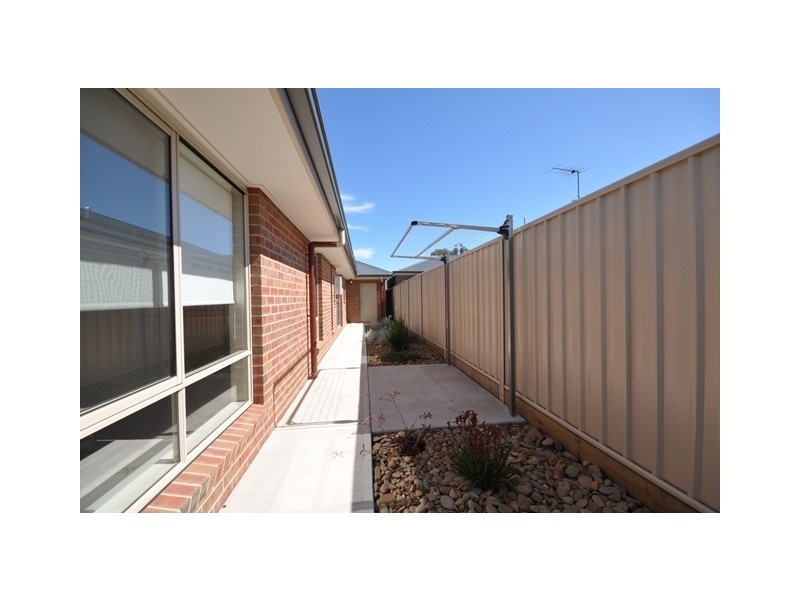 8 Weathers Place, Wodonga VIC 3690