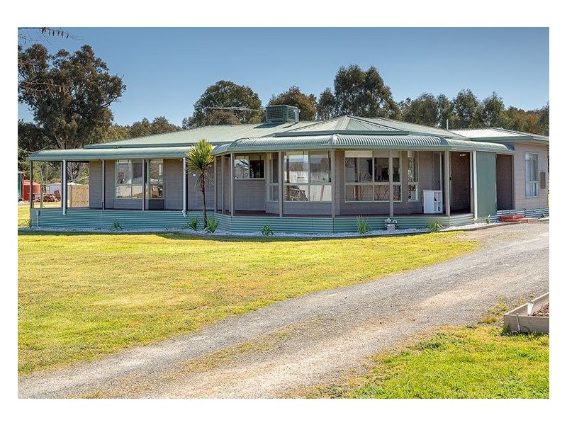 11 Albert Road, Chiltern VIC 3683