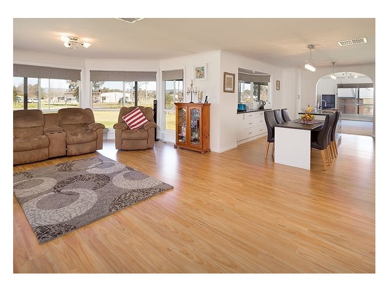 11 Albert Road, Chiltern VIC 3683