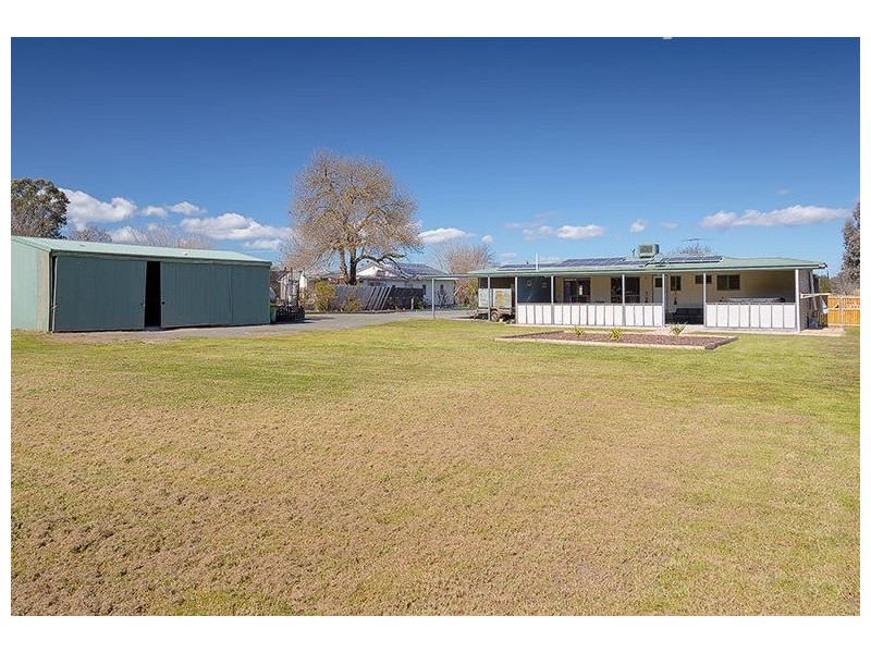 11 Albert Road, Chiltern VIC 3683