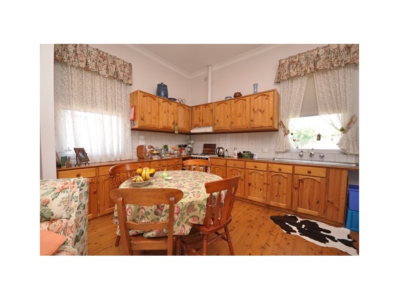 467 Griffith Road, Lavington NSW 2641