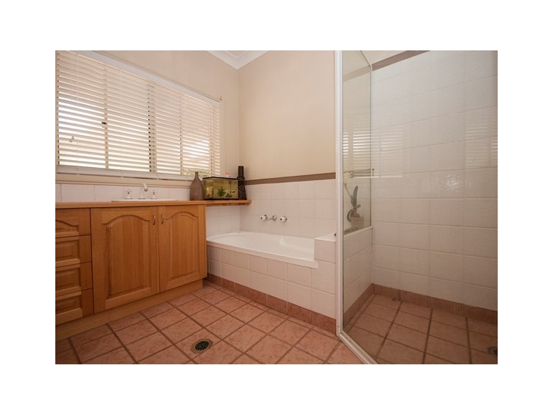 647 Chant Street, Lavington NSW 2641