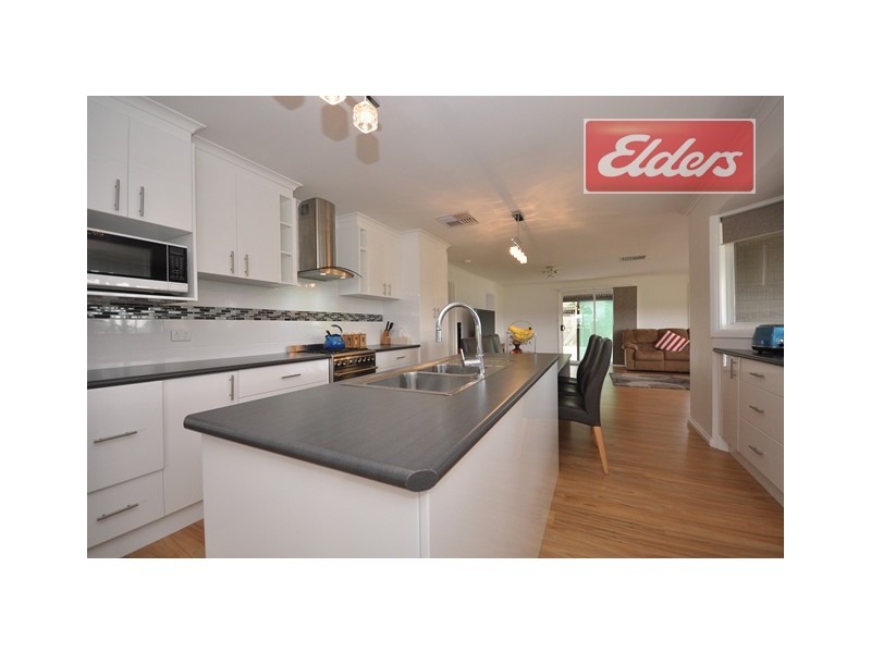 11 Albert Road, Chiltern VIC 3683