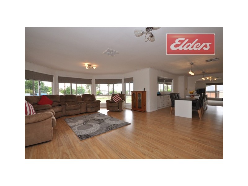 11 Albert Road, Chiltern VIC 3683