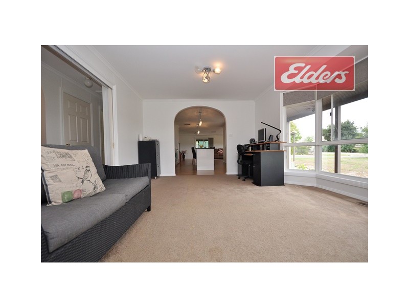 11 Albert Road, Chiltern VIC 3683