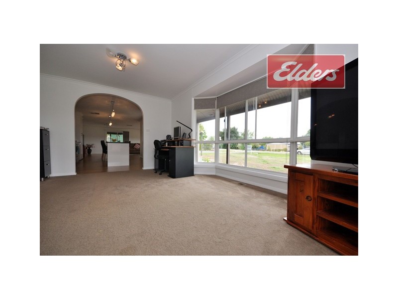 11 Albert Road, Chiltern VIC 3683