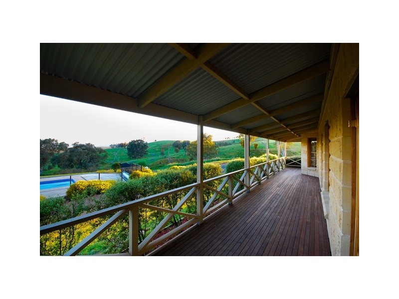 24 Manor Place, Yackandandah VIC 3749