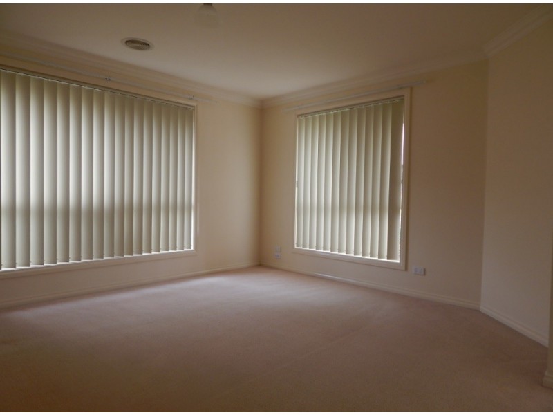 35 Robbins Drive, East Albury NSW 2640