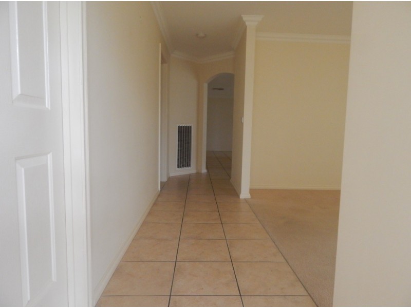 35 Robbins Drive, East Albury NSW 2640