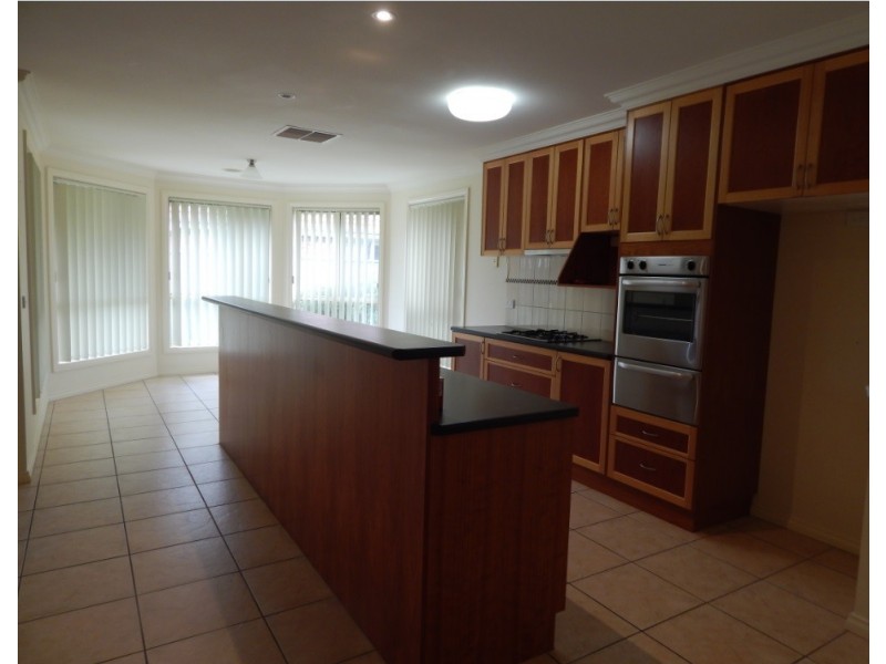 35 Robbins Drive, East Albury NSW 2640