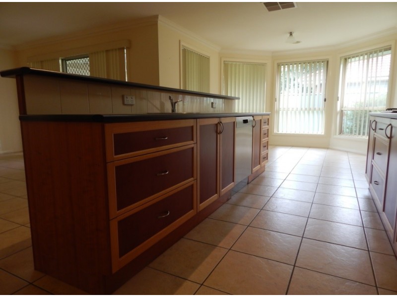 35 Robbins Drive, East Albury NSW 2640